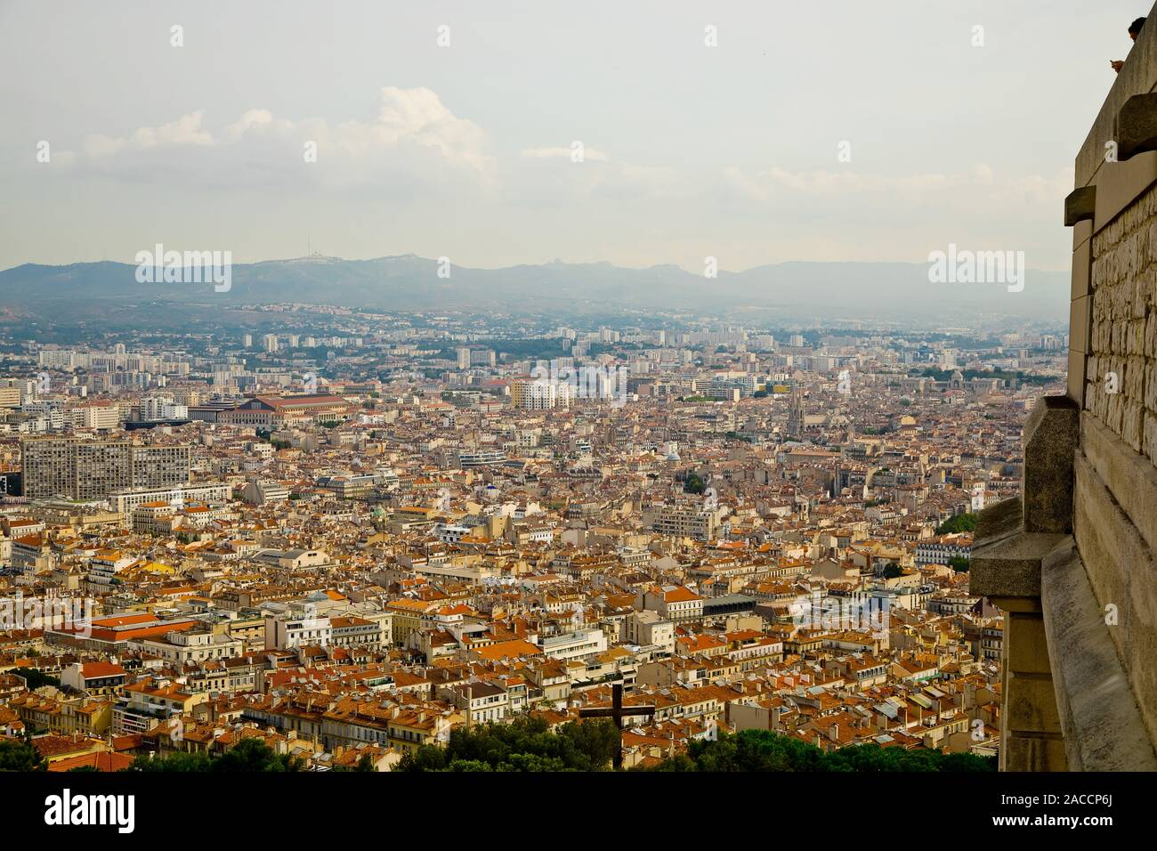 Roten Dachziegel Dächer in der Altstadt von Marseille in Frankreich Stockfoto