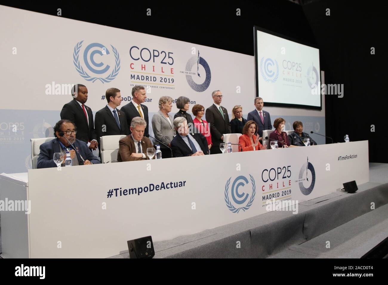 Madrid, Spanien, 02/12/2019. - Nancy Pelosi, Leiter der US-Delegation als Geste gegen die Skepsis der US-Präsident Donald Tump Pressekonferenz während der ersten Tun der COOP 25 Chile in Madrid, Spanien. foto: Juan Carlos Rojas/Picture Aliance | Verwendung der weltweiten Kredit: dpa Picture alliance/Alamy leben Nachrichten Stockfoto
