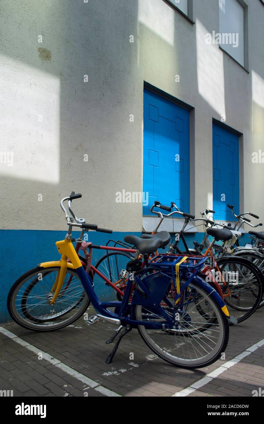 Nahaufnahme der abgestellte Fahrräder in Amsterdam. Stockfoto