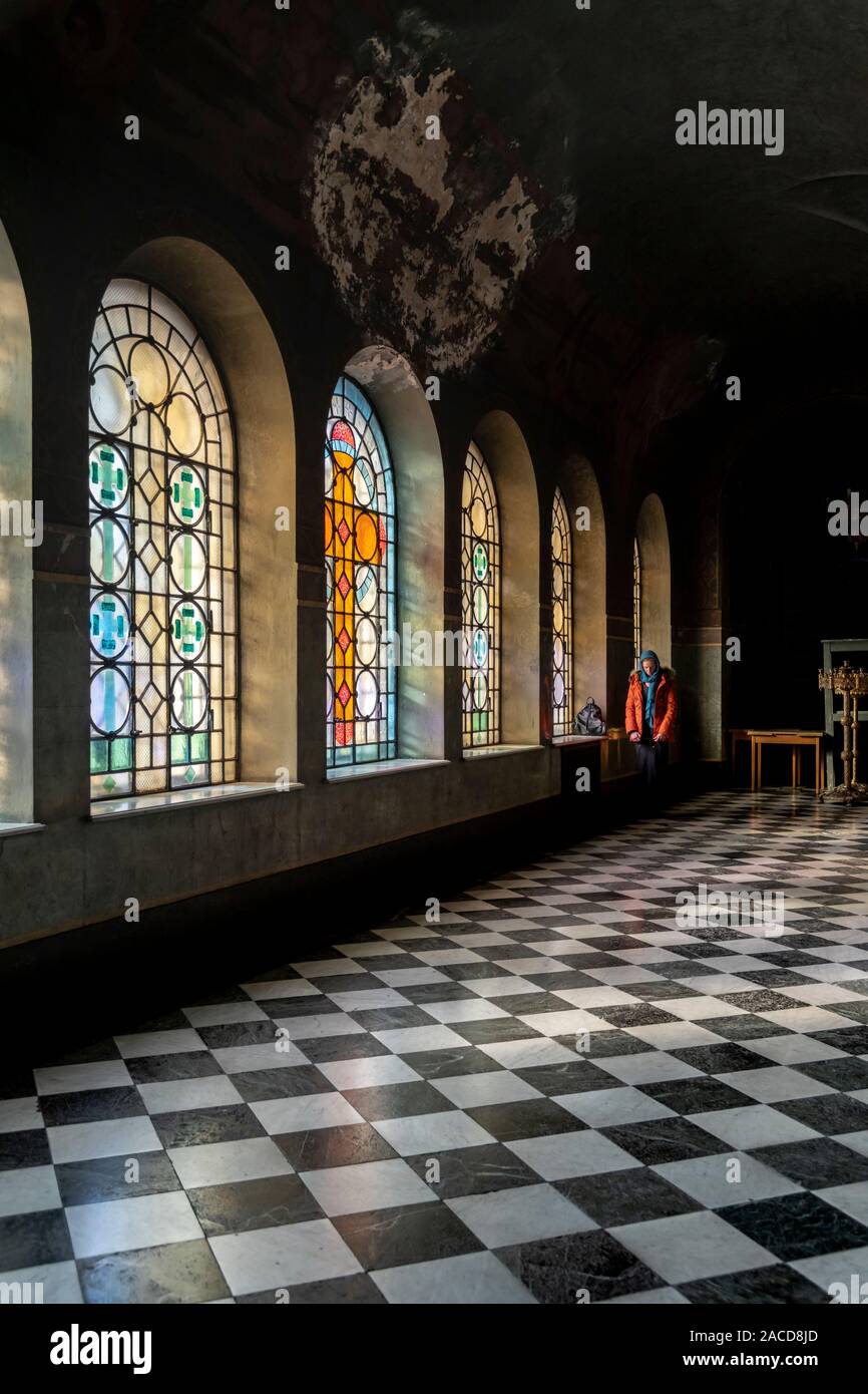 Herrliche Glasfenster und Marmorboden in St. Alexander Nevski Kathedrale, Sofia, Bulgarien Stockfoto
