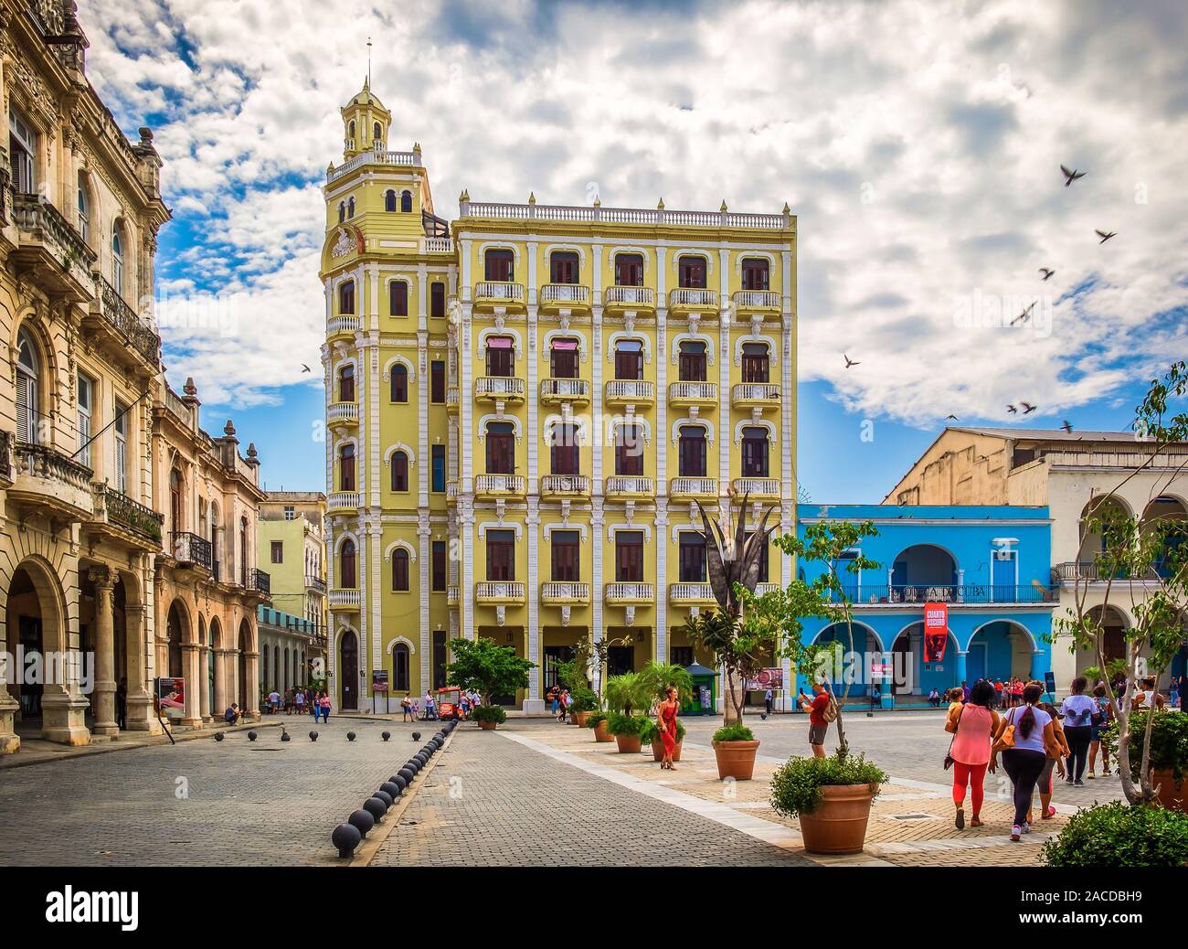 Havanna, Kuba, Juli 2019, städtische Szene am Marktplatz der Altstadt Stockfoto