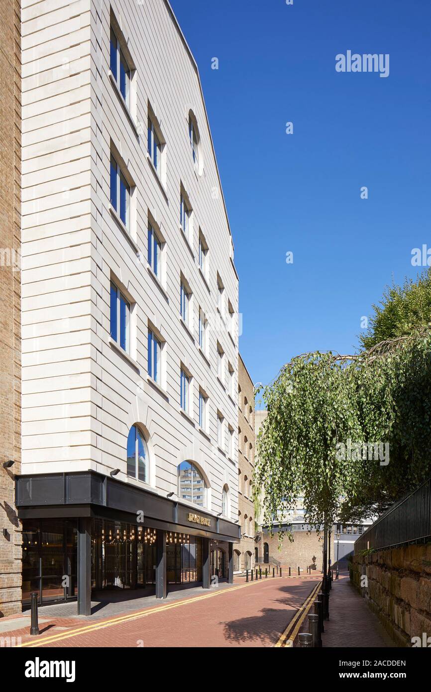 Portland Fassade aus Stein in der Perspektive. Devon House, London, Vereinigtes Königreich. Architekt: Steif+Trevillion Architekten, 2019. Stockfoto