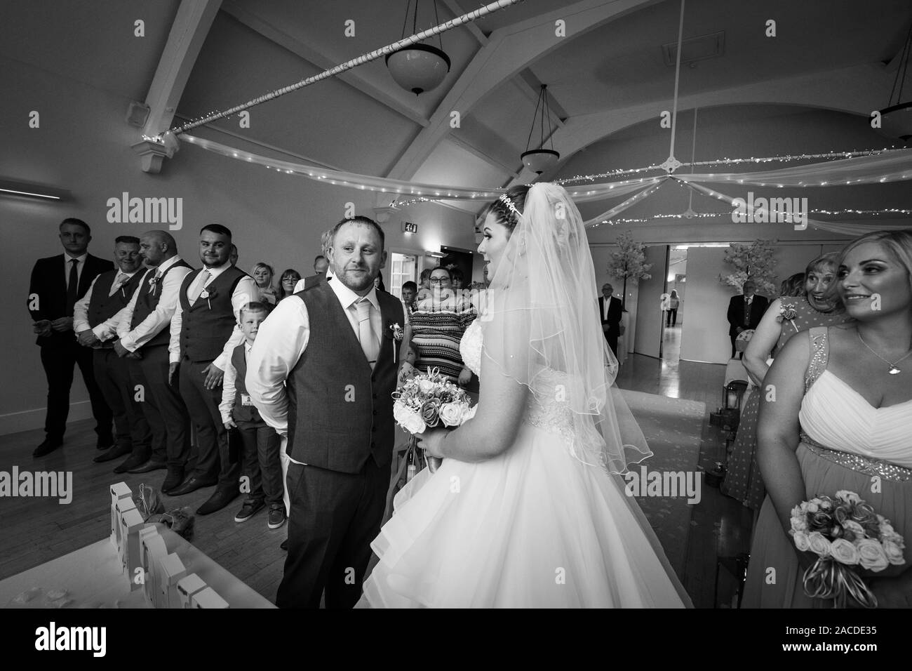 Eine traditionelle englische Hochzeitszeremonie im Haus Floral Hall, Tunstall, Stoke on Trent, Hochzeitsfotografie, Feier, traditionelle Hochzeit Stockfoto