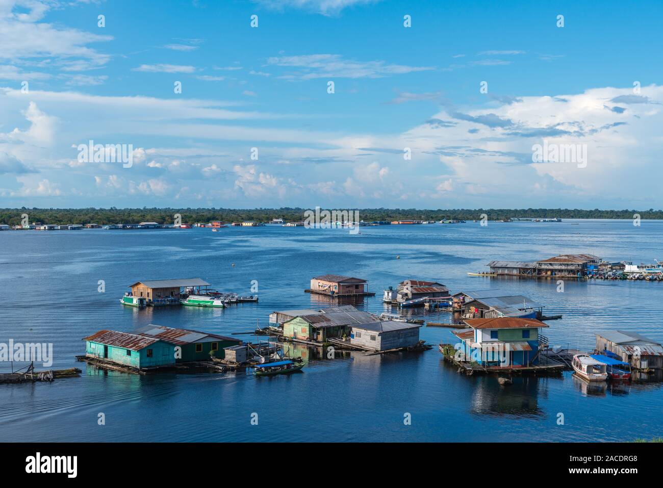 Schwimmen Häuser am Lago Tefé, kleine Stadt von Tefé auf Solimoes Fluss, Amazon, nördlichen Brasilien, Lateinamerika Stockfoto