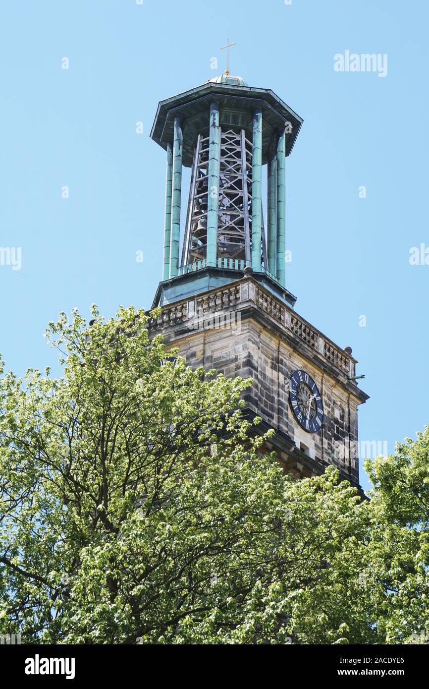 Close-up Glockenturm der Aegidienkirche in Hannover Deutschland - die Dachlosen Kirchenruine dient als Kriegerdenkmal Stockfoto