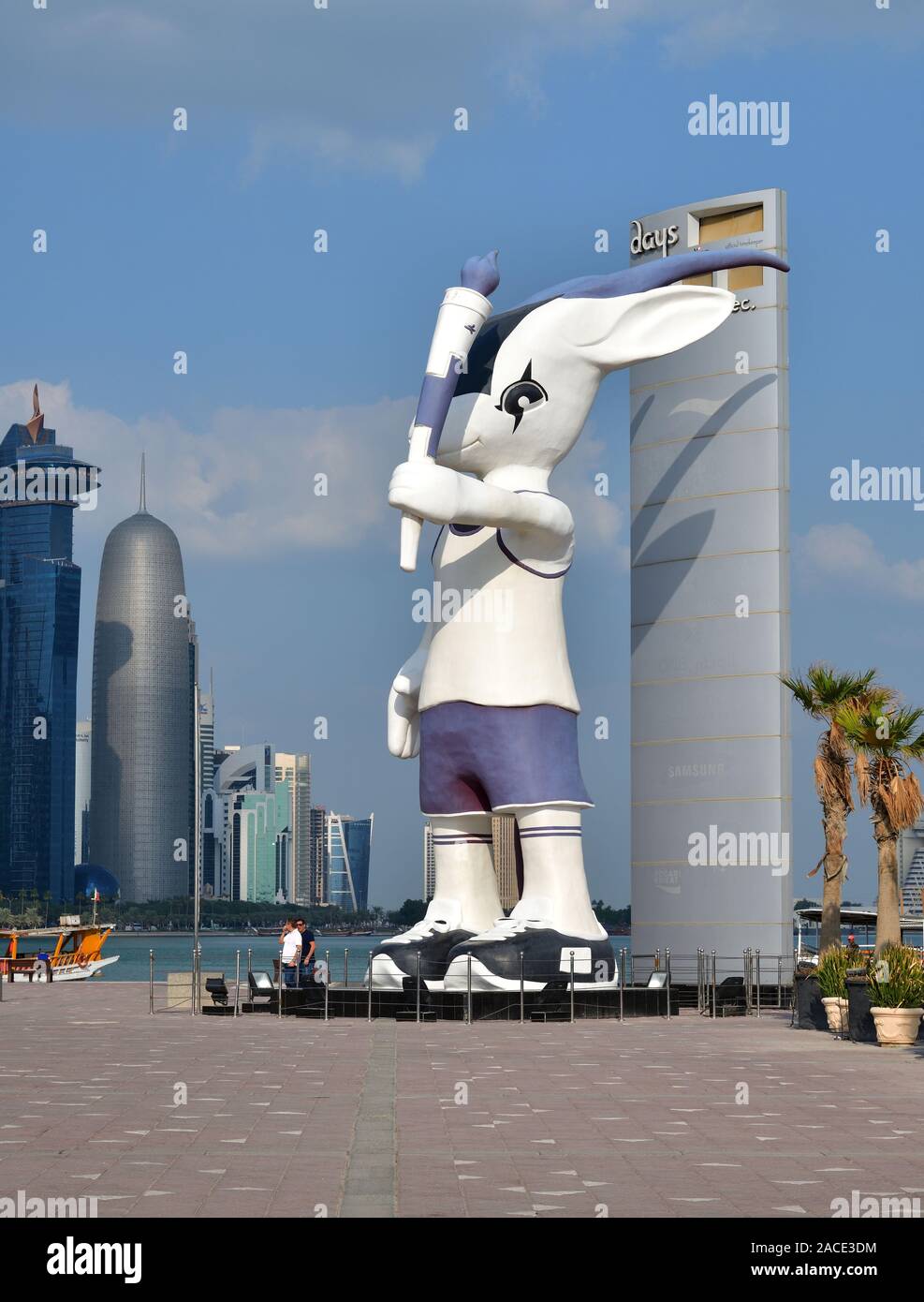 Doha, Katar - Nov 21. 2019. Oryx Orry ist das Maskottchen des asiatischen Sports an der Corniche Waterfront Stockfoto