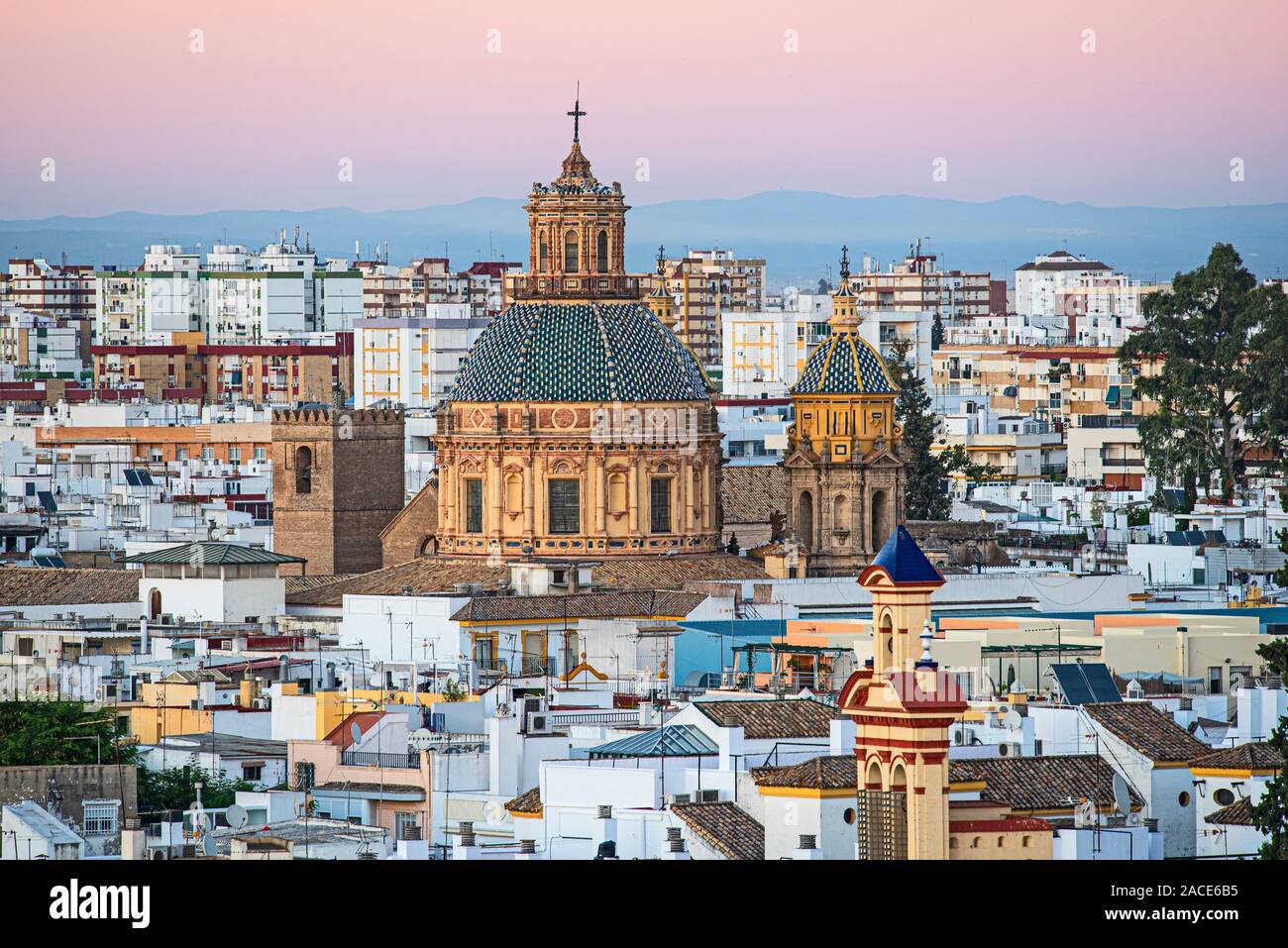 Blick Richtung IGLESIA SAN LUIS DE LOS FRANCESES, IN DER ALTSTADT VON SEVILLA, Andalusien, Spanien Stockfoto