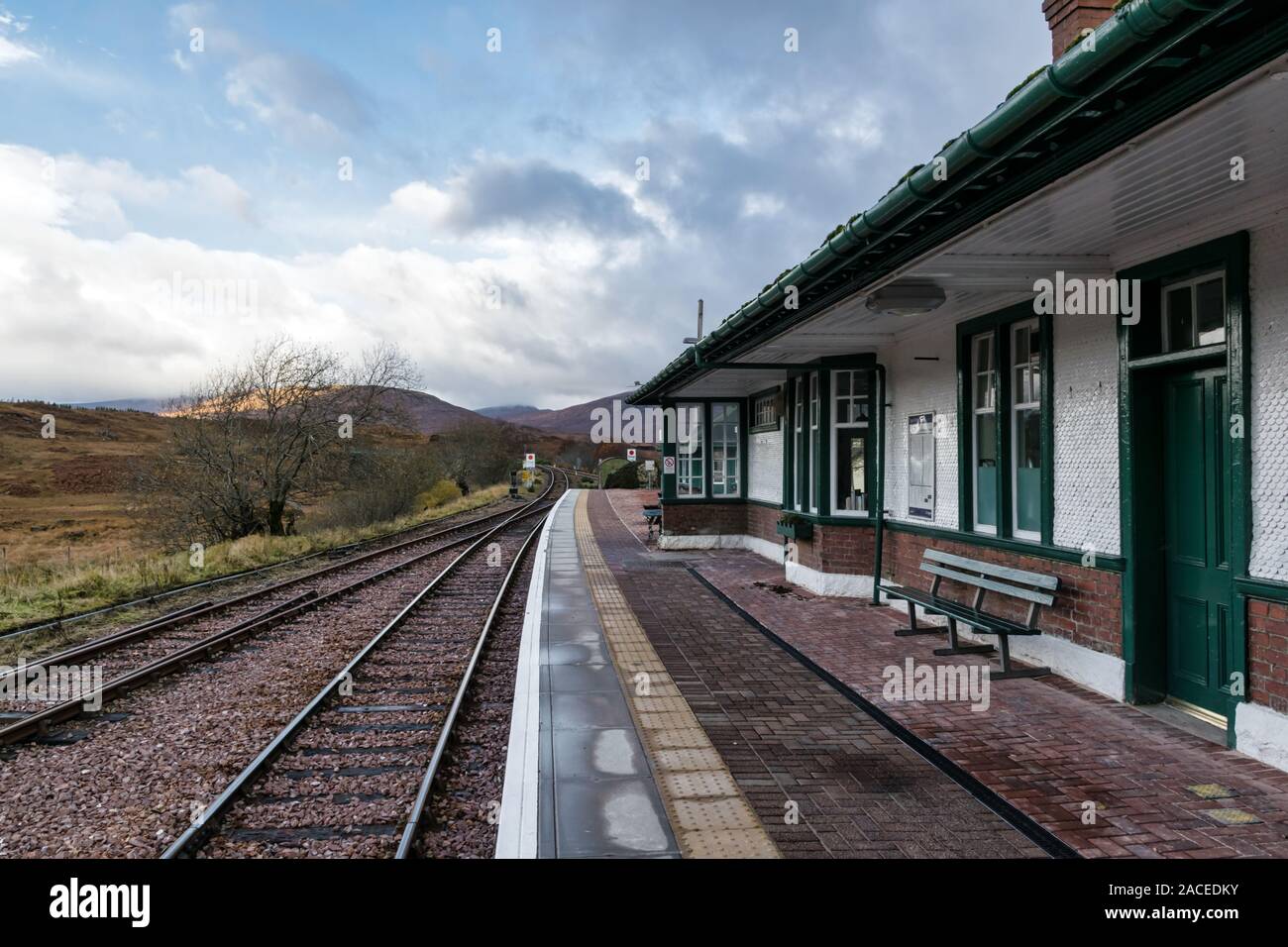 Rannoch, Schottland - Nov 4, 2019: Leere Bahnhof Ronnoch in den schottischen Highlands Stockfoto