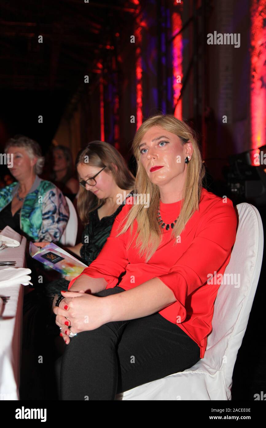 Tessa Ganserer bei der Charity Gala-SK-WelcomeHome in der Reithalle in München am 30.11.2019 Stockfoto