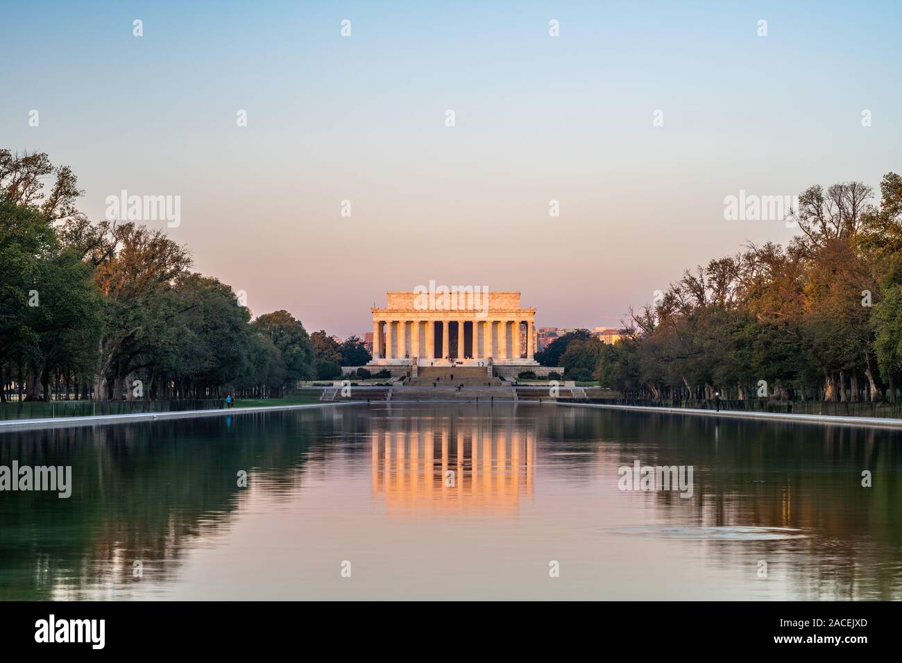 Lincoln Memorial und einen reflektierenden Pool in der Morgendämmerung Stockfoto