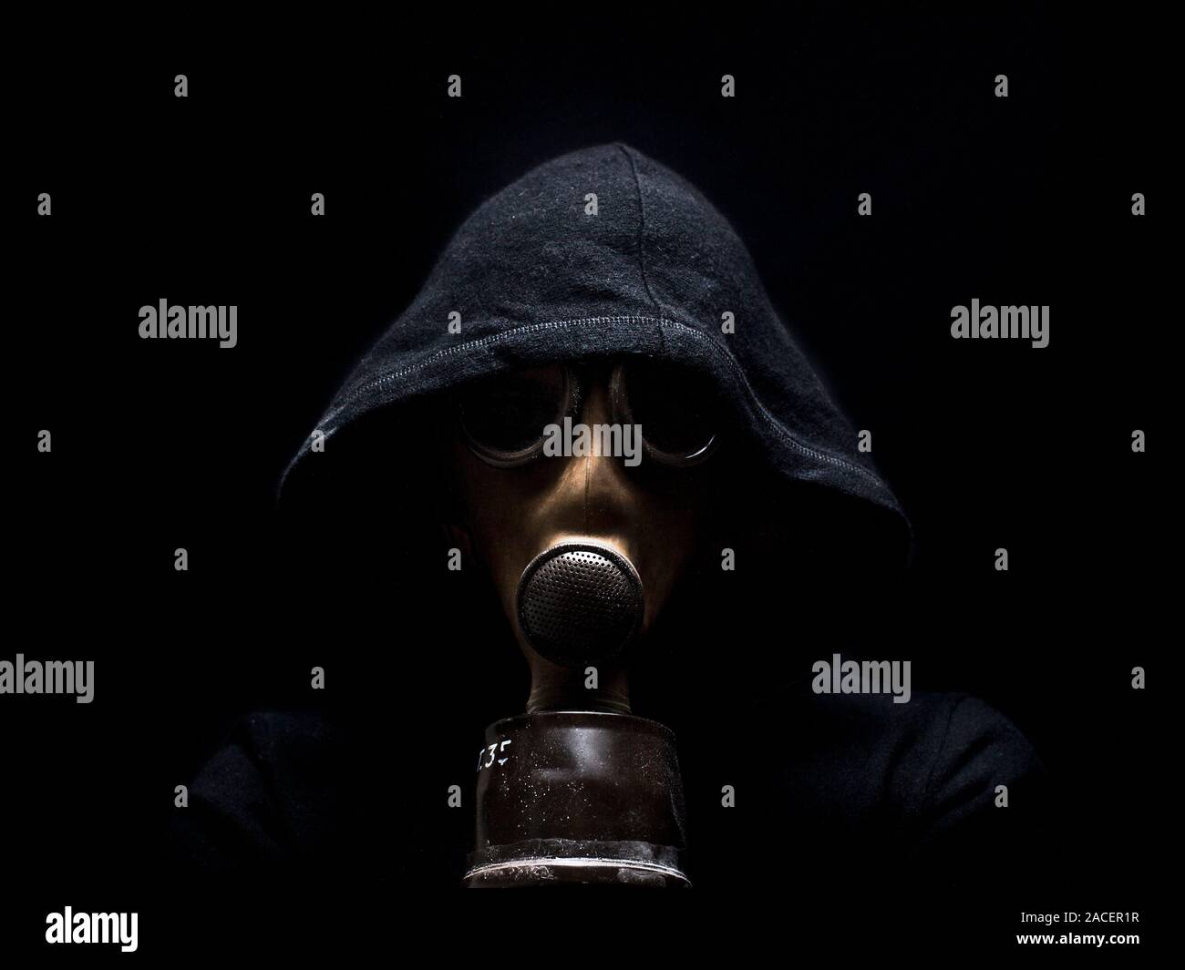 Mann mit einer Gasmaske Stockfoto