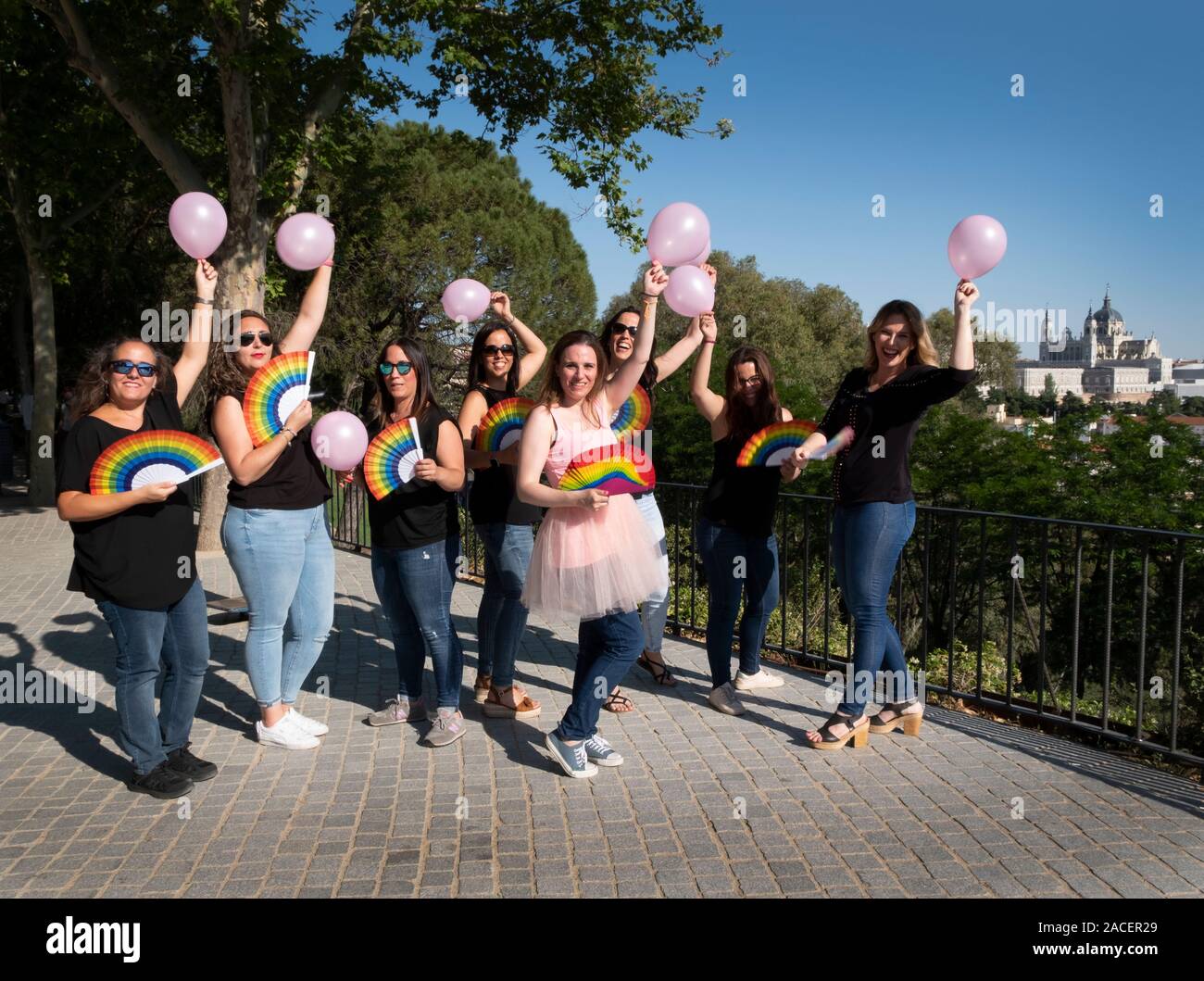 Eine Gruppe von acht Mädchen nehmen lustige Bilder Stockfoto