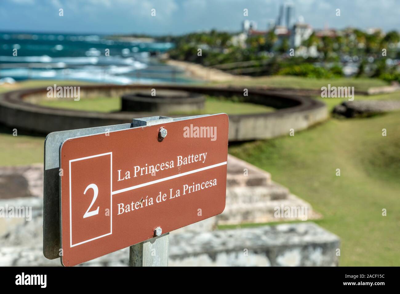 La Princesa Batterie Zeichen, San Cristobal Schloss (1765-1783) und modernen Gebäuden, San Juan National Historic Site, Old San Juan, Puerto Rico Stockfoto