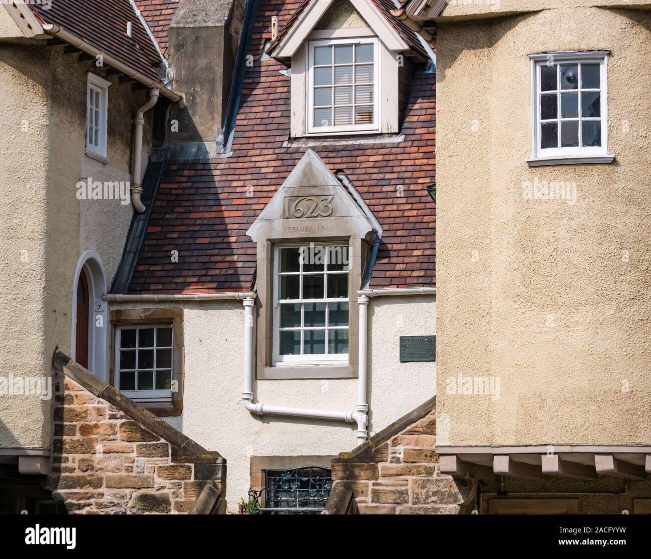 Malerische, alte Gebäude in der Nähe des Weißen Pferdes, Canongate, Royal Mile, Eduinbirgh, Schottland, Großbritannien Stockfoto