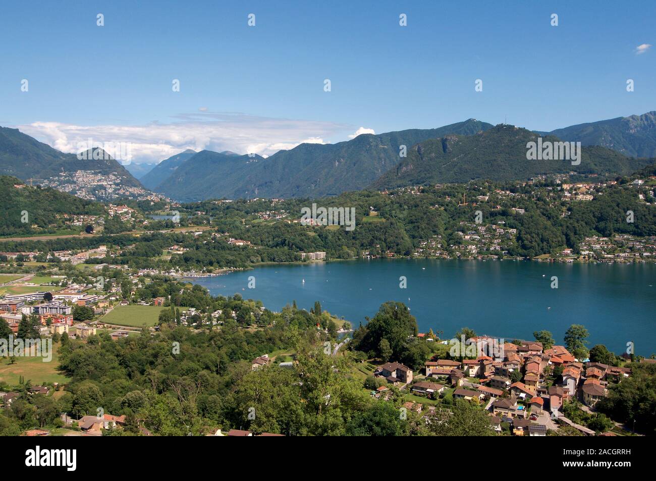 Schöner Panoramablick auf den Golf von Agno mit der Monte Bre und der Monte  San Salvatore im Hintergrund, auf dem See Lugano im Kanton Tessin, Schweiz  Stockfotografie - Alamy