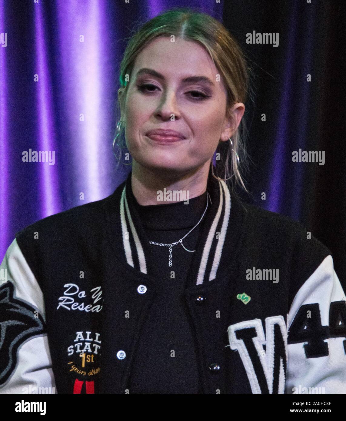 BALA CYNWYD, PA, USA - 25. FEBRUAR 2019: Amerikanische Singer-Songwriter Fletcher die Besuche von Q102 Performance Theater. Stockfoto