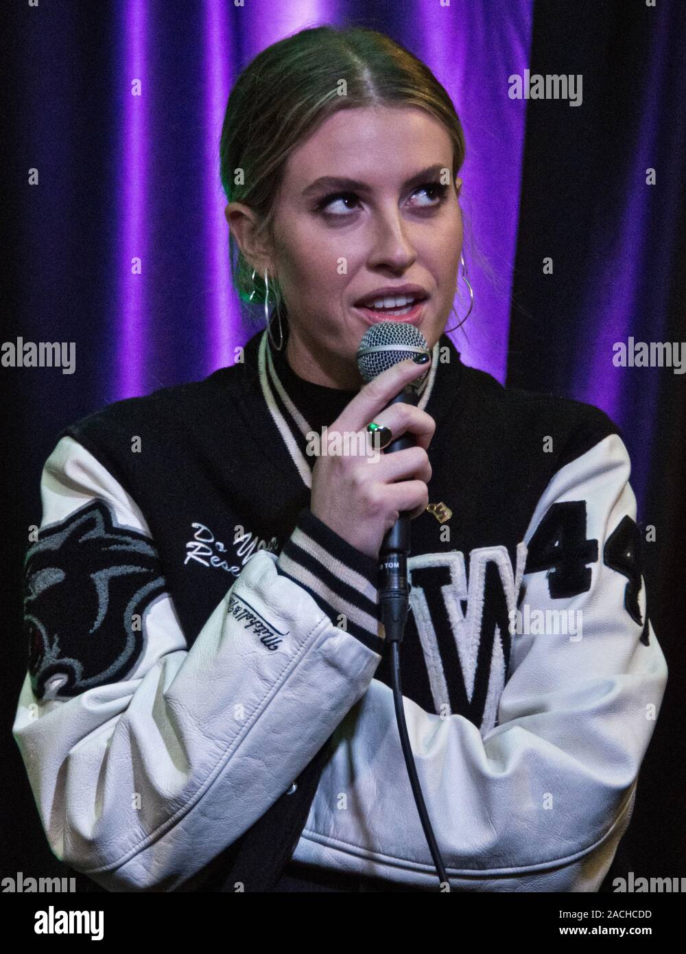 BALA CYNWYD, PA, USA - 25. FEBRUAR 2019: Amerikanische Singer-Songwriter Fletcher die Besuche von Q102 Performance Theater. Stockfoto