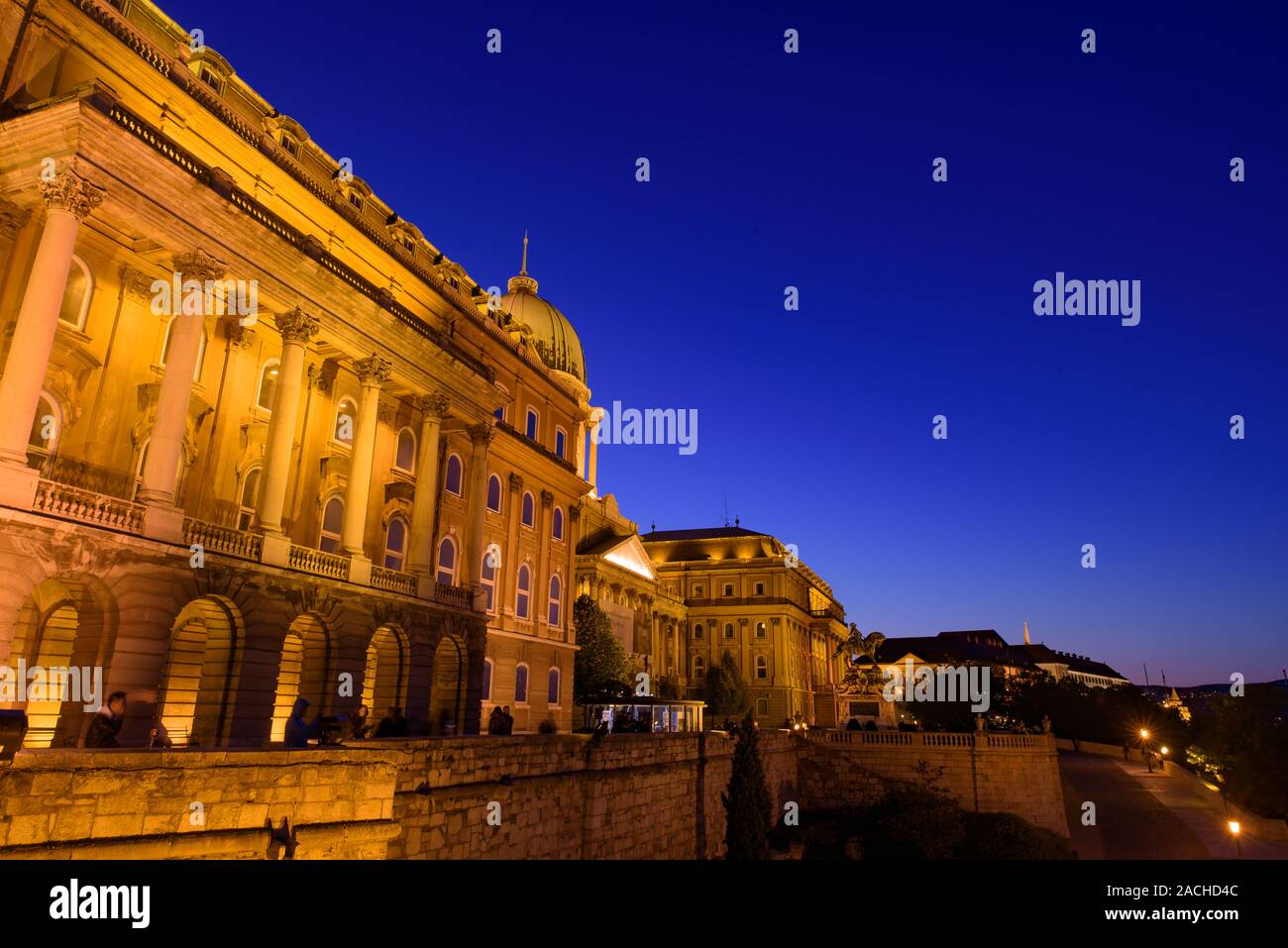 Blick auf die Budaer Burg, die historische Burg und die Palastanlage der ungarischen Könige in Budapest, Ungarn Stockfoto