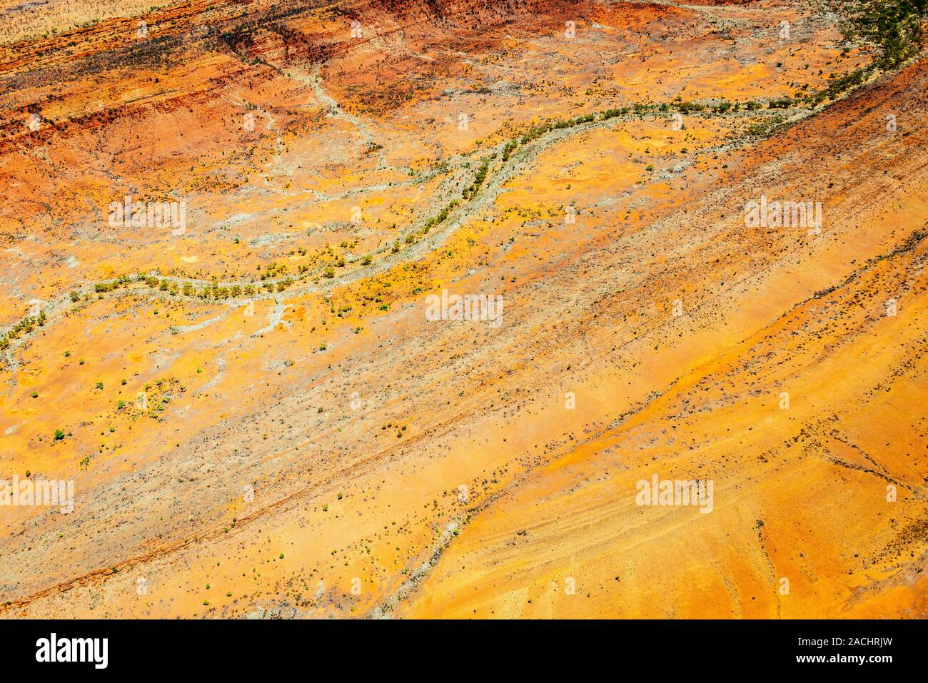 Luftaufnahme des Kings Canyon und die umliegenden George Gill reicht in der entlegenen nördlichen Gebiet im Zentrum von Australien. Stockfoto