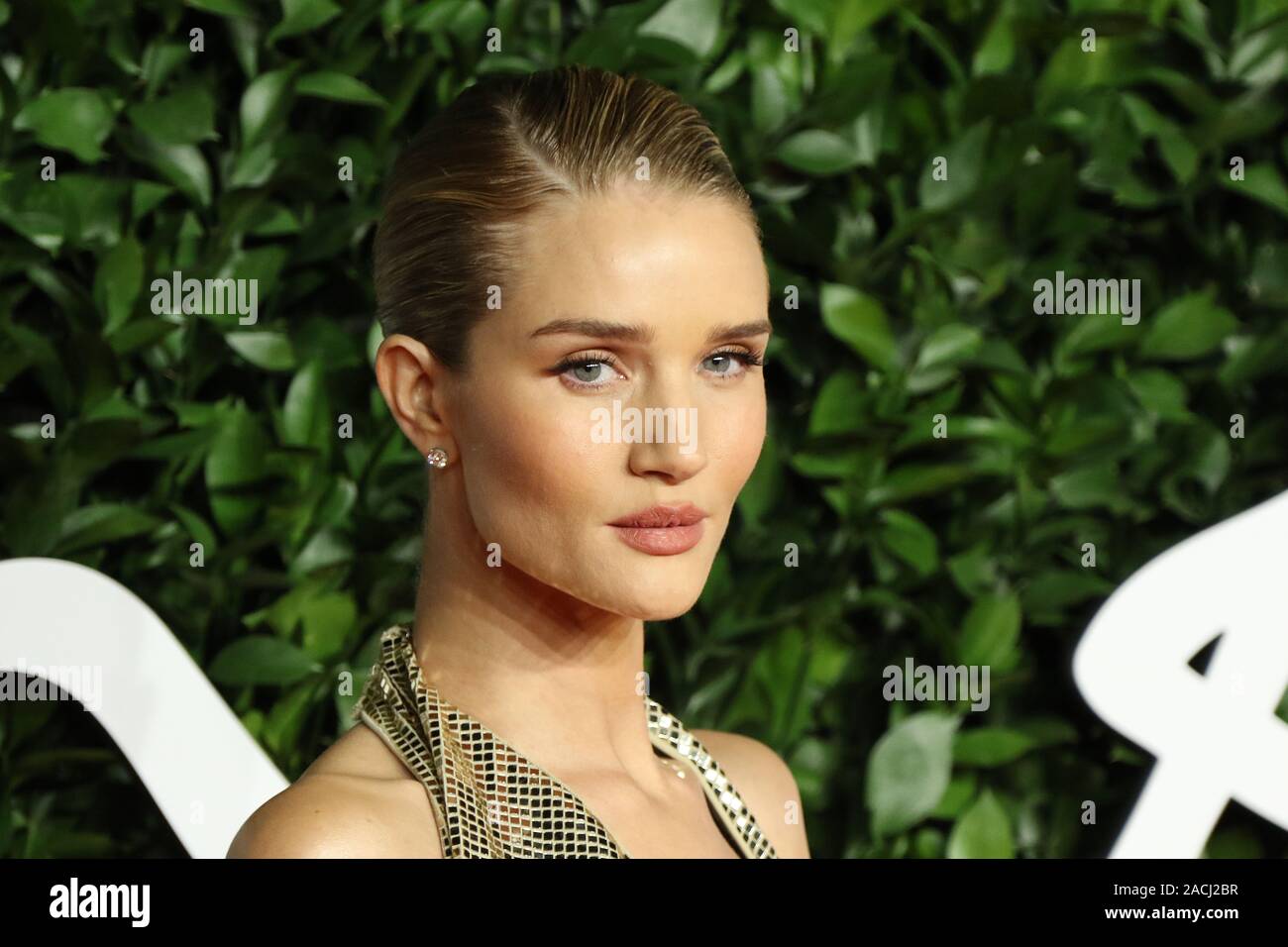 Rosie Huntington-Whiteley, die Fashion Awards 2019, die Royal Albert Hall, London, UK, 02. Dezember 2019, Foto von Richard Goldschmidt Stockfoto