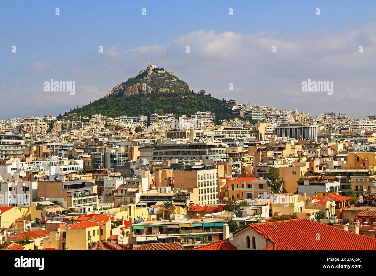 Blick auf den Mount Lycabettus und die Stadt Athen, Griechenland Stockfoto