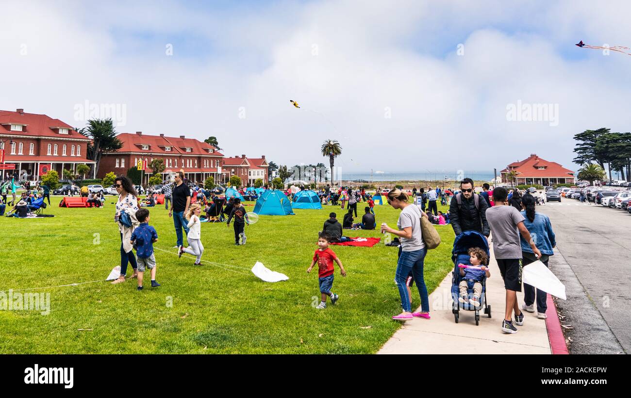 August 10, 2019 San Francisco/CA/USA - Menschen Picknick in der Presidio Park an einem bewölkten Tag Stockfoto