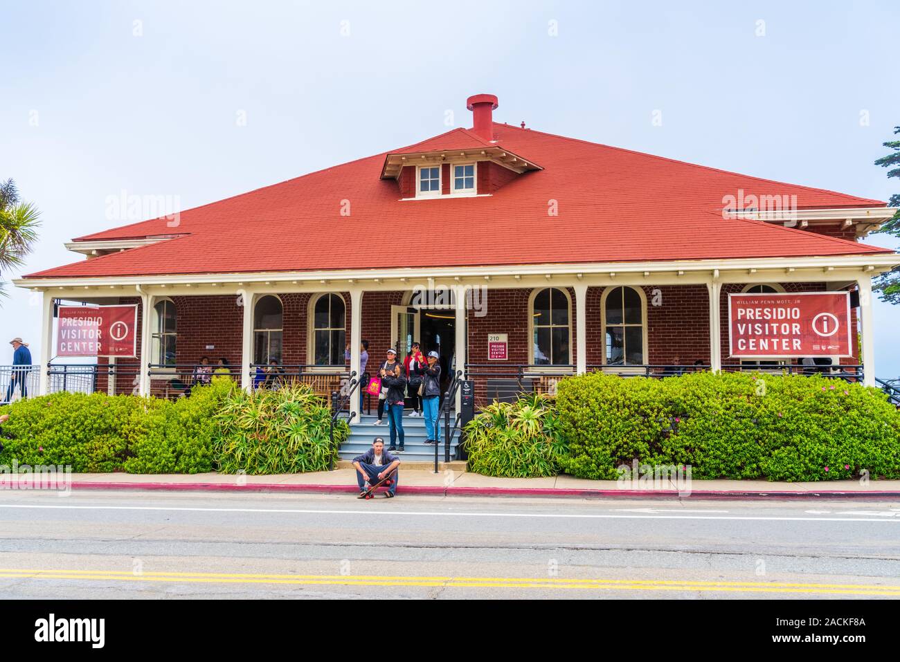Feb 10, 2019 San Francisco/CA/USA - Presidio Visitor Center Gebäude, auf der Parade in Presidio Park Stockfoto