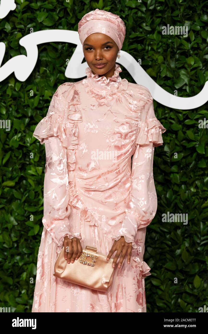 London, Großbritannien. 02 Dez, 2019. Halima Aden besucht die Fashion Awards 2019 in der Royal Albert Hall. London, Großbritannien. 02/12/2019 | Verwendung der weltweiten Kredit: dpa Picture alliance/Alamy leben Nachrichten Stockfoto