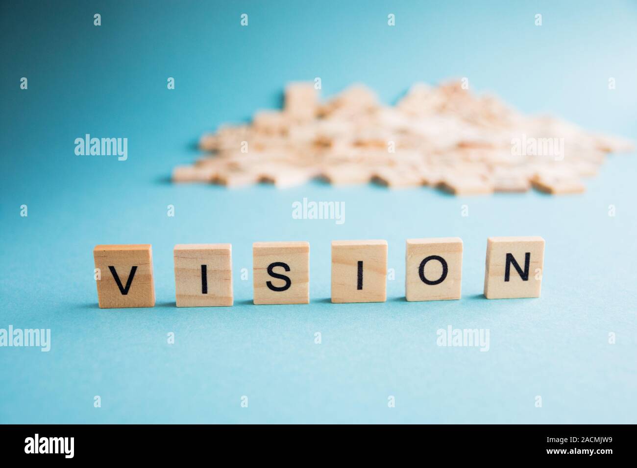 Wort der Vision, in der das Kreuzworträtsel mit Holzwürfeln gesammelt, wählen Sie die konzentrieren. Business Konzept. Stockfoto