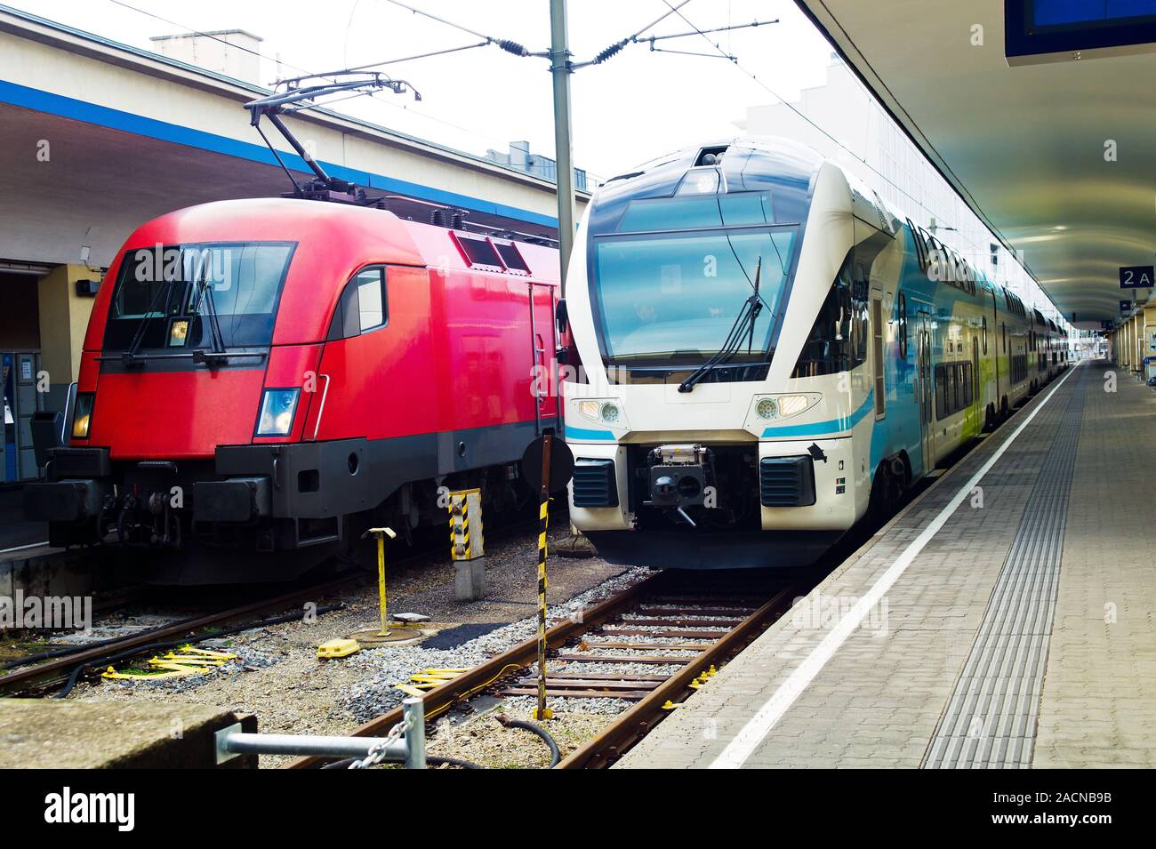 Westbahn und die ÖBB Lokomotiven Stockfoto