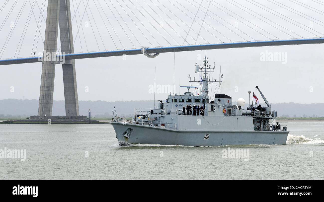 HMS Blyth: Sandown-Klasse der britischen Royal Navy mein Kämpfer. Heimathafen: HMNB Clyde Faslane, Großbritannien. Armada von Rouen 2013. Brücke der Normandie (Frankreich). Stockfoto