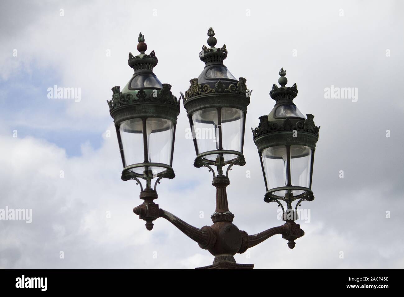 Drei Pariser Straße Lampen Stockfoto
