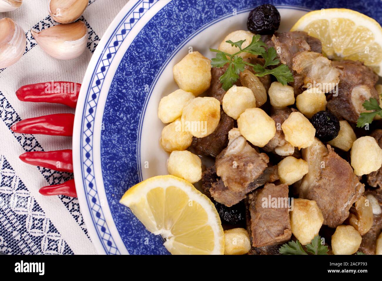 Gekochtes Fleisch mit Kartoffeln Stockfoto