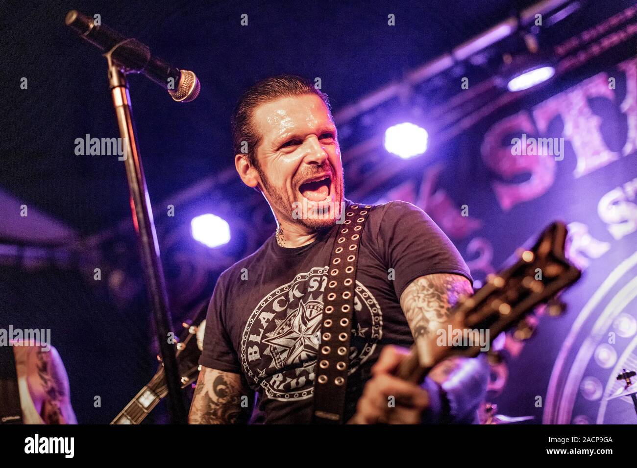 Oslo, Norwegen. 03. November 2019. Die amerikanische Rockband Black Star Riders führt ein Live Konzert im Krøsset in Oslo. Hier Sänger und Gitarrist Ricky Warwick ist live auf der Bühne gesehen. (Foto: Gonzales Foto - Terje Dokken). Stockfoto