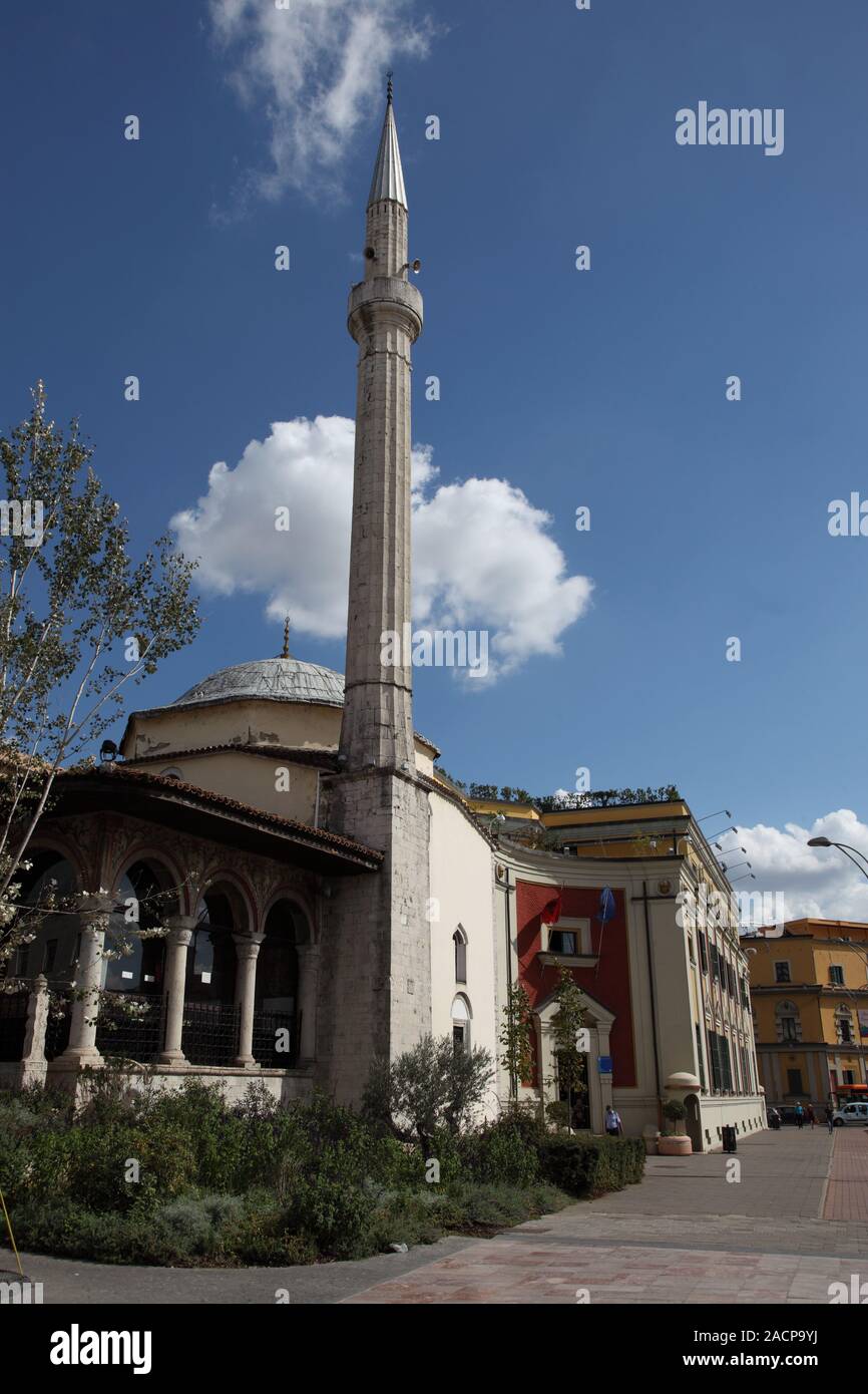 Moschee von Etam Bey, 1794 gebaut, in Skanderberg Square, Tirana, Albanien Stockfoto