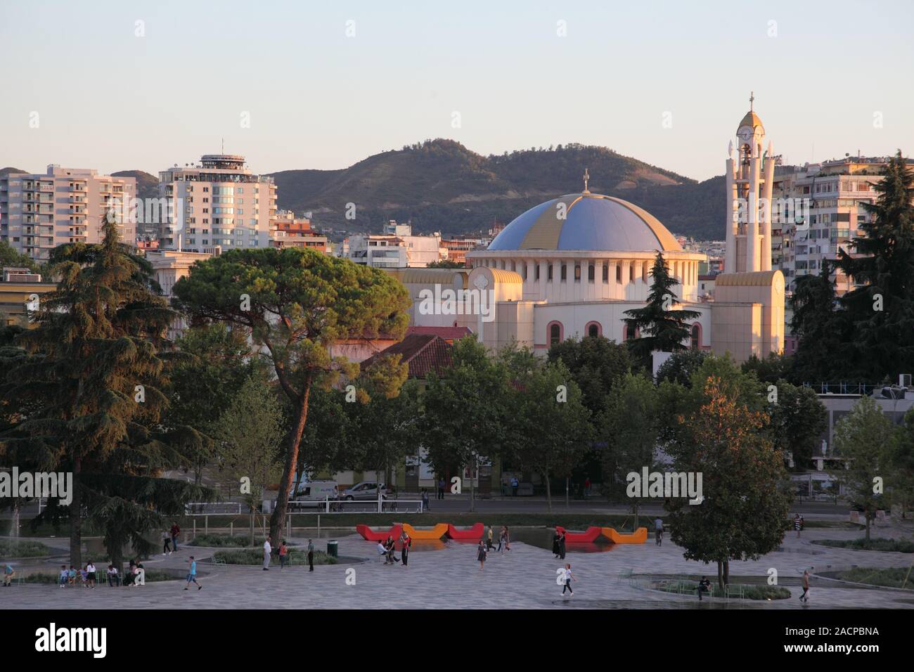 Tirana Römisch-katholische Kathedrale und Blick über Skanderberg Square in Tirana, Albanien Stockfoto