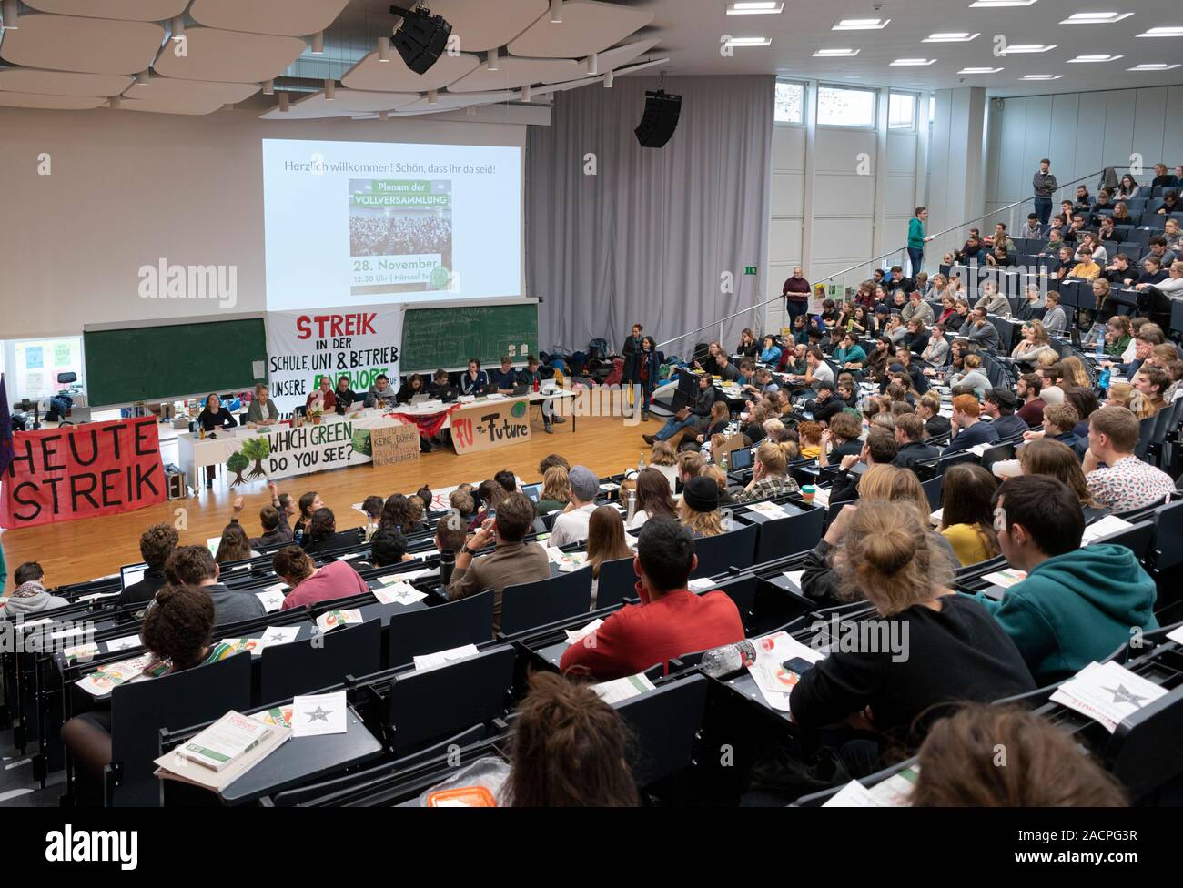 Klima Streik, Vollversammlung der Studenten im Hörsaal der Freien Universität Berlin, FU Berlin, Freitags für zukünftige, Berlin, Deutschland Stockfoto