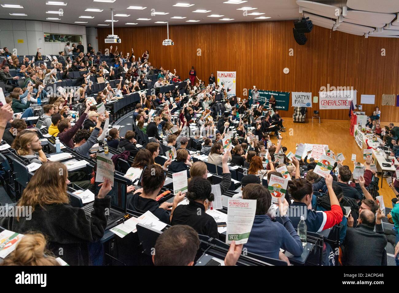 Klima Streik, Vollversammlung der Studenten im Hörsaal der Freien Universität Berlin, FU Berlin, Freitags für zukünftige, Berlin, Deutschland Stockfoto