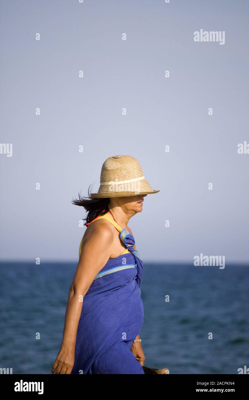 Frau am Strand Stockfoto