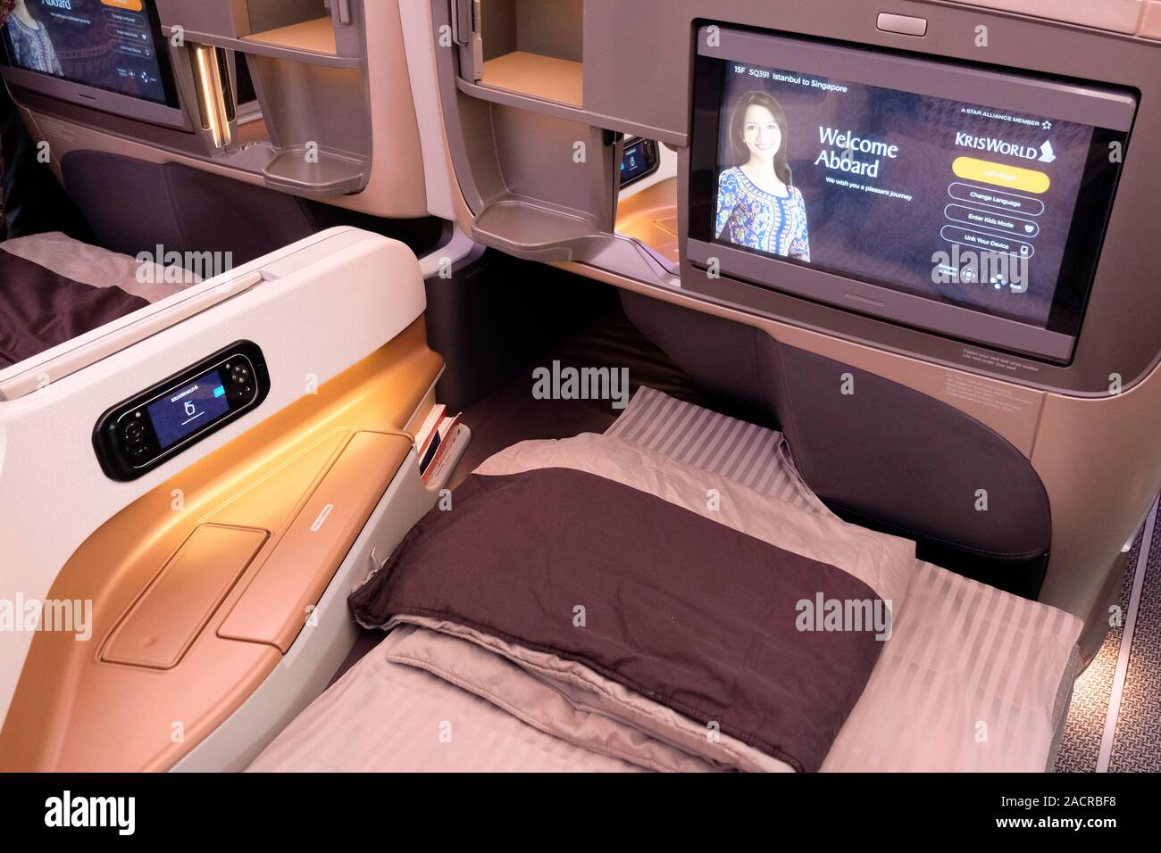 Business Class Sitz in der Business Class Kabine eines Airbus A350-900 Flugzeuge von Singapore Airlines Stockfoto