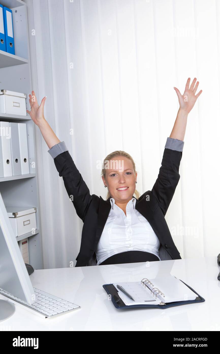 Business woman Jubel bei der Arbeit Stockfoto