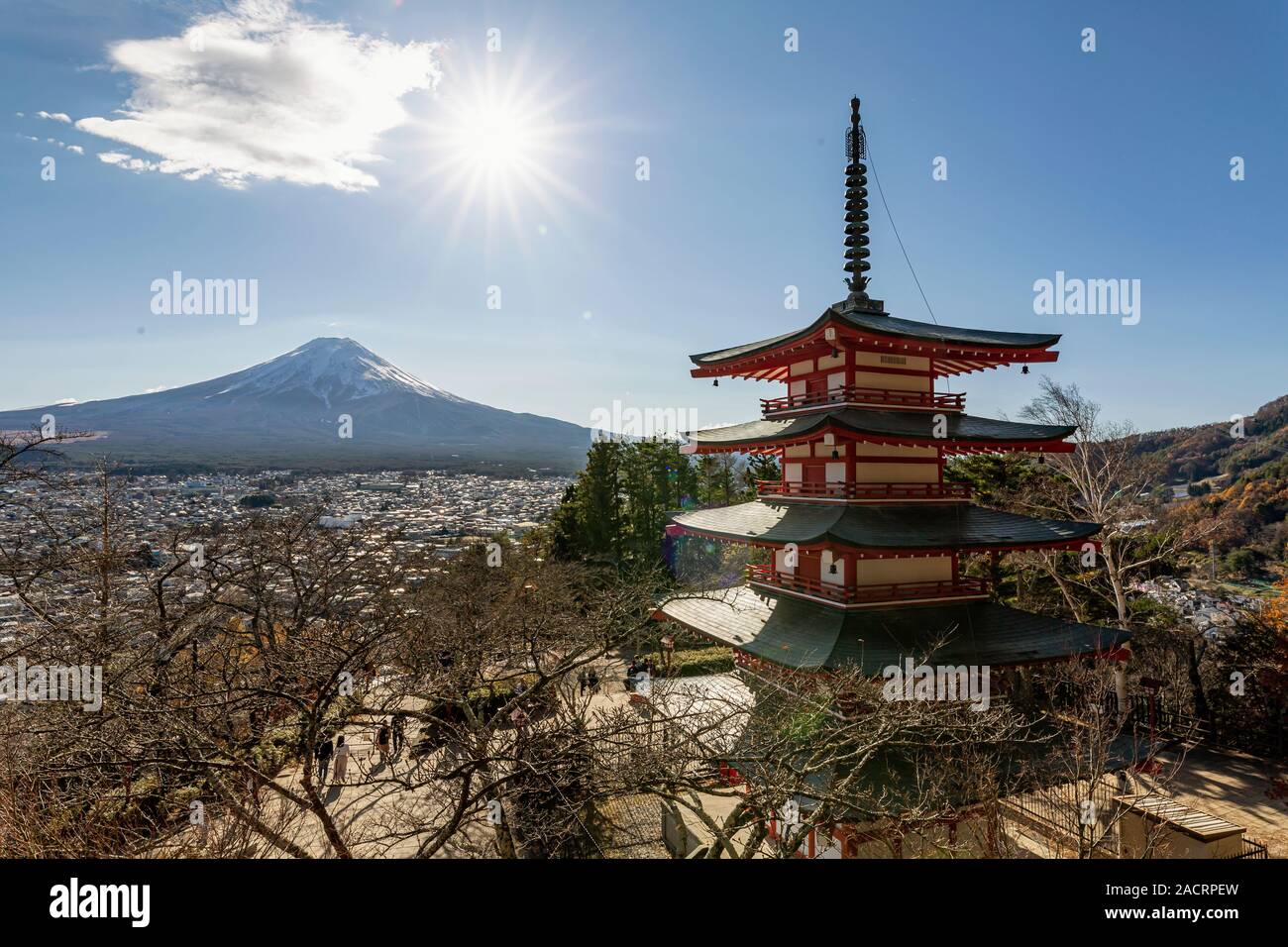 Die Niikurayama Park Asama in Japan ist berühmt für seine 5stöckige