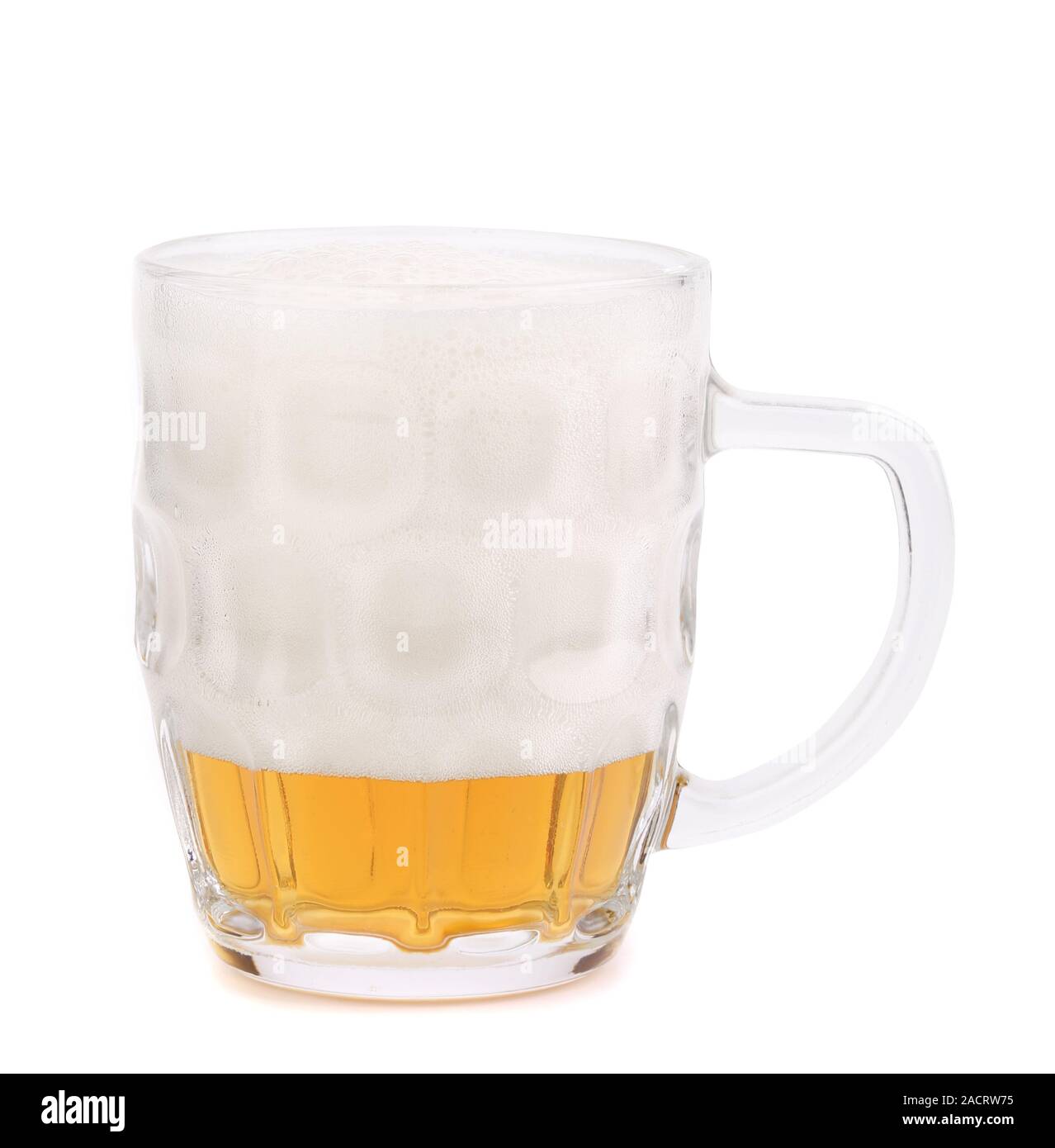 Glas schäumenden Bier auf weißem Hintergrund. 80 %. Stockfoto