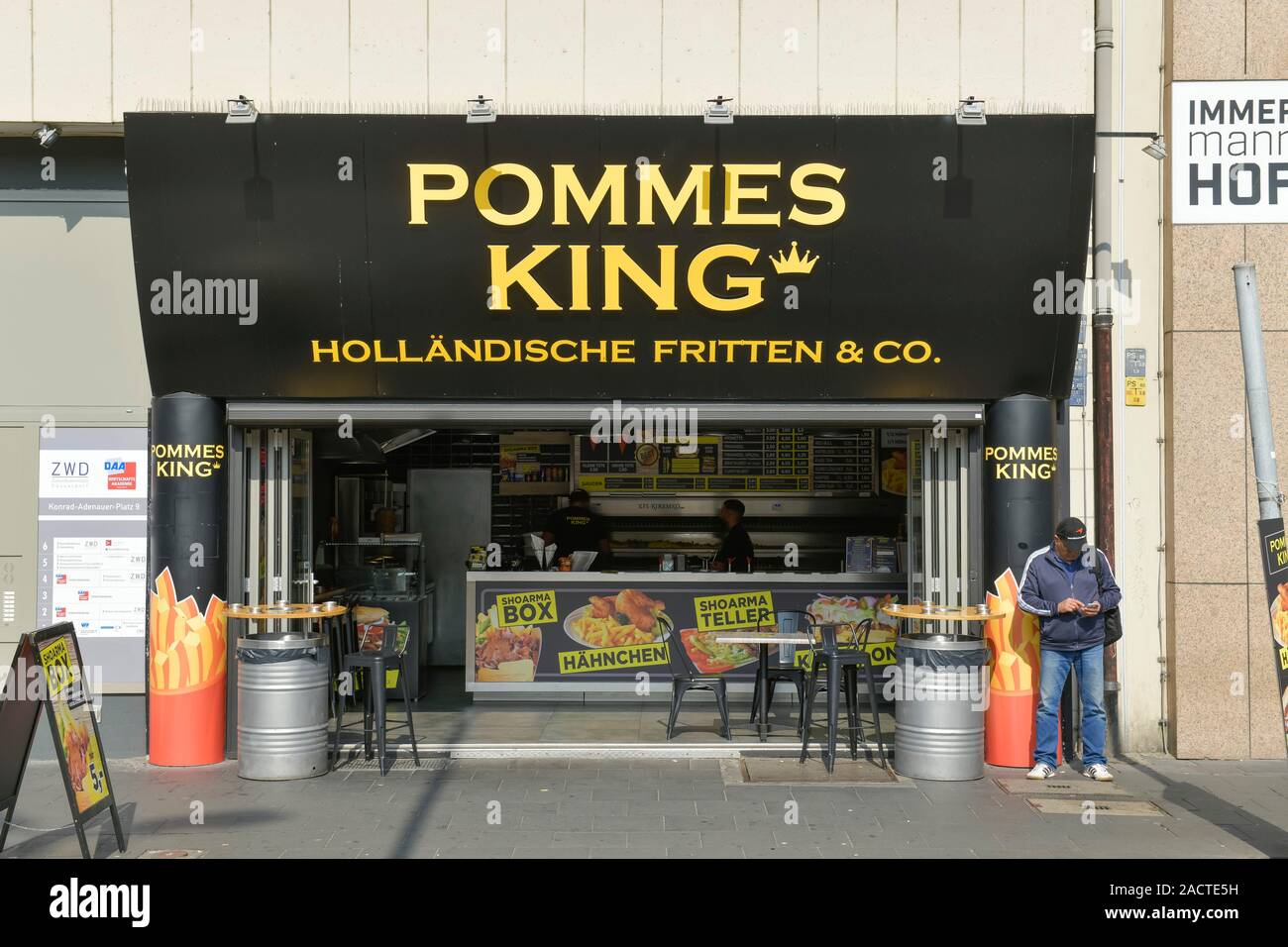 Pommes König, Konrad-Adenauer-Platz, Düsseldorf, Nordrhein-Westfalen, Deutschland Stockfoto