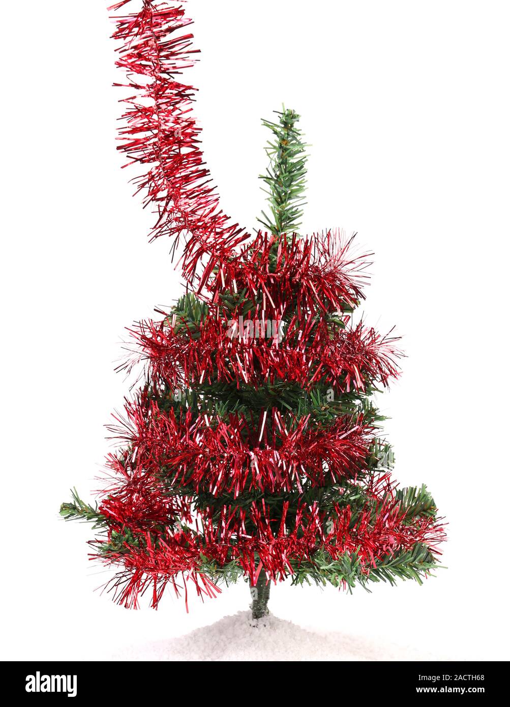 Knstliche Tanne mit rote Lametta Stockfotografie - Alamy