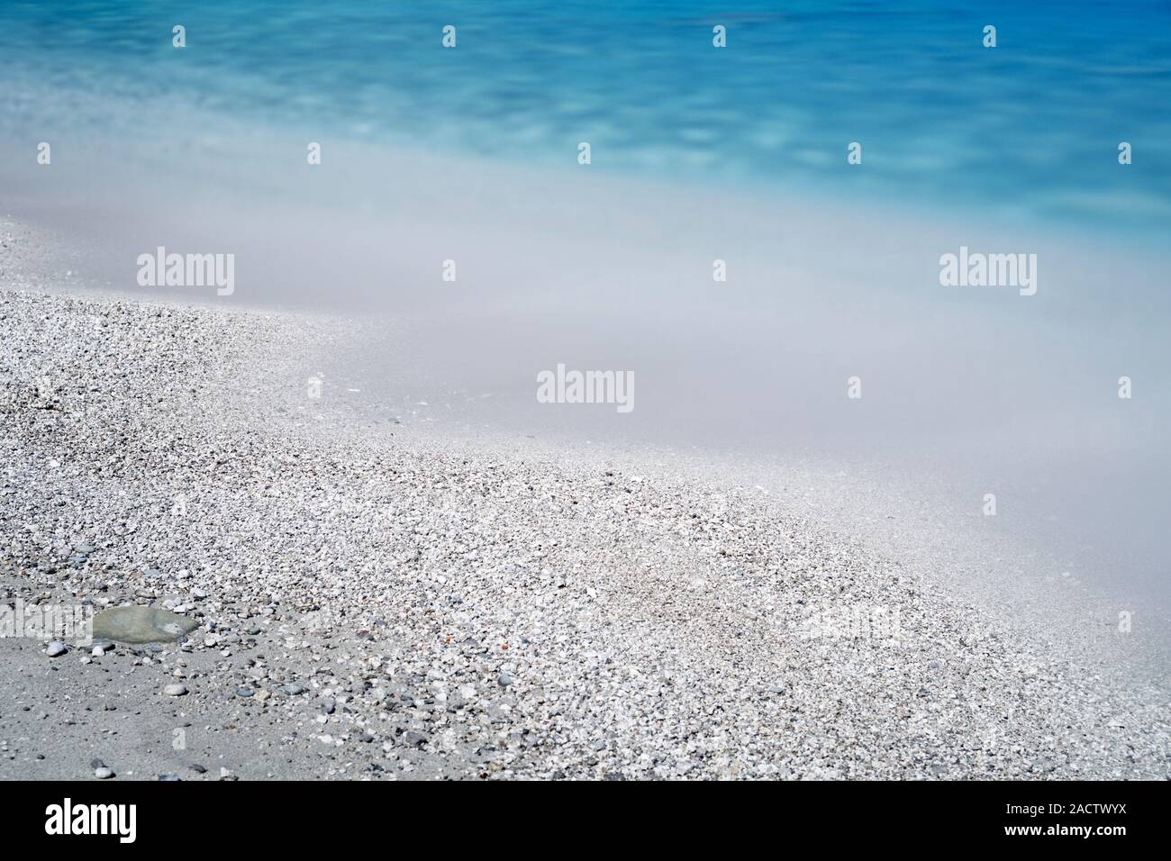Langzeitbelichtung am Pebble Beach, Griechenland Stockfoto