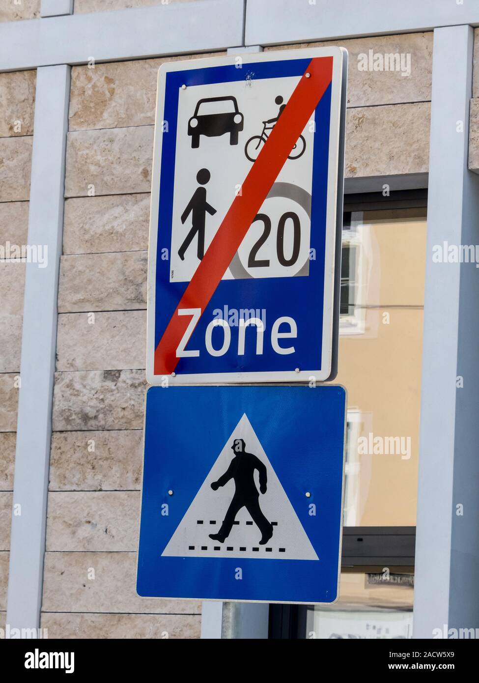 Verkehrszeichen Begegnung Zone Stockfoto