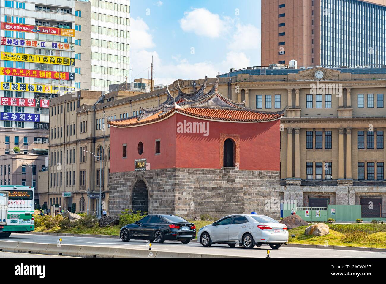 Alte Taipei City Wall. Das Tor Nord (Cheng'en Tor), von der Qing Dynastie gegründet. An der Kreuzung von Taipei West Road und Boai Straße Stockfoto