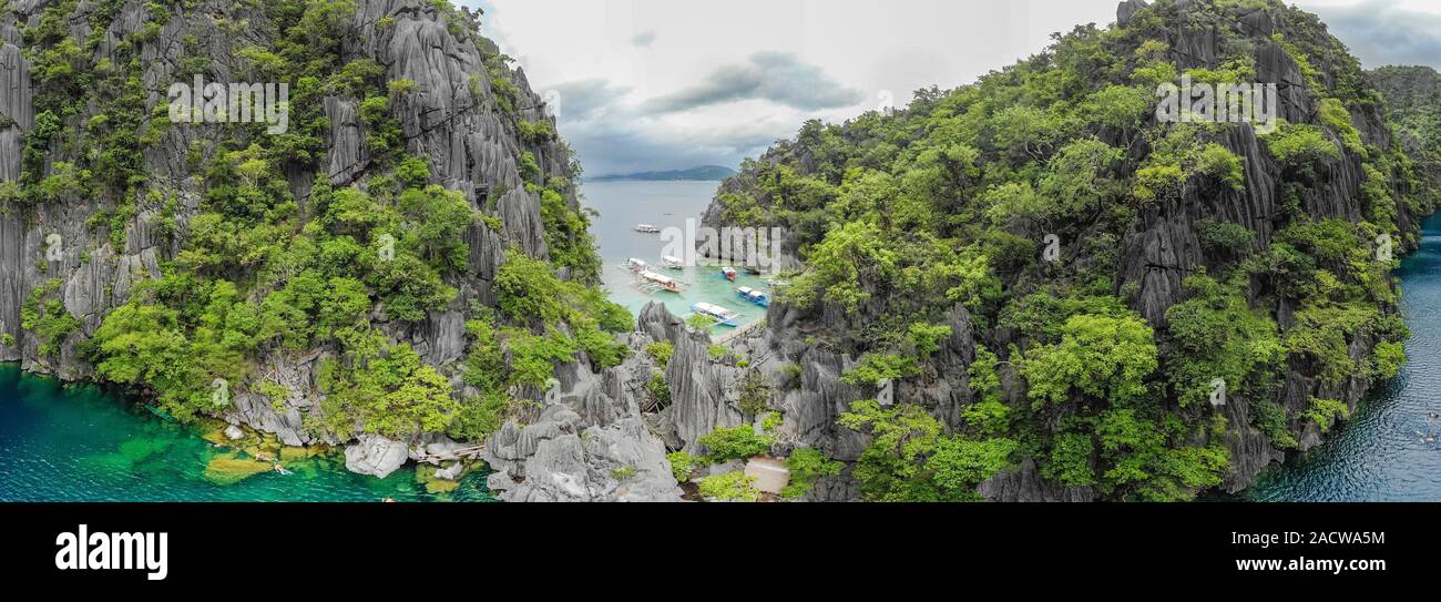Luftaufnahme von Barracuda See auf Paradise Island, Coron, Palawan, Philippinen - tropisches Reiseziel Stockfoto