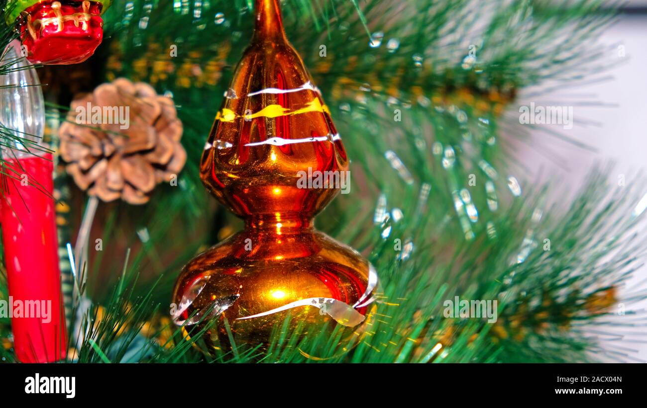 Alte Weihnachten Spielzeug am Weihnachtsbaum Stockfoto